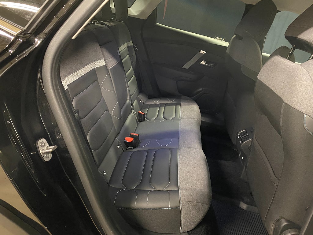 Bild på Citroën C4 X SHINE 1.2 PT 130hk Aut - CARPLAY, RATTVÄRME