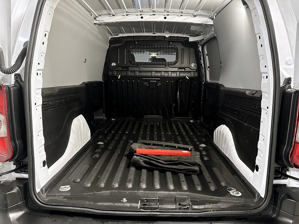 Bild på Peugeot e-Partner PRO+ 50kWh 136hk Aut L2 P-SENSORER NAVI