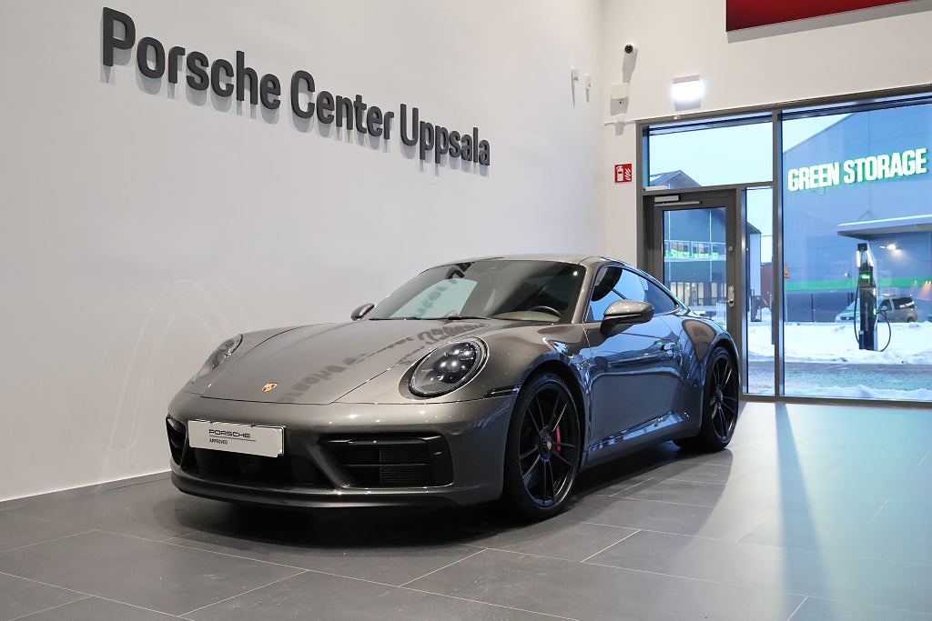 Porsche 911 Carrera 4 GTS 