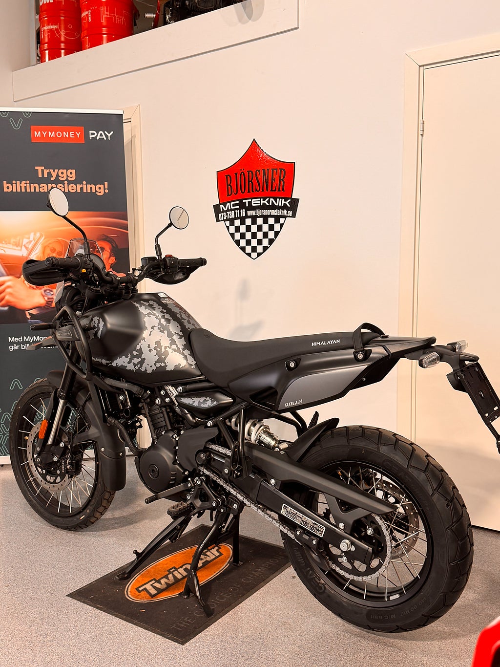 Royal Enfield Himalayan  450 Mana Black