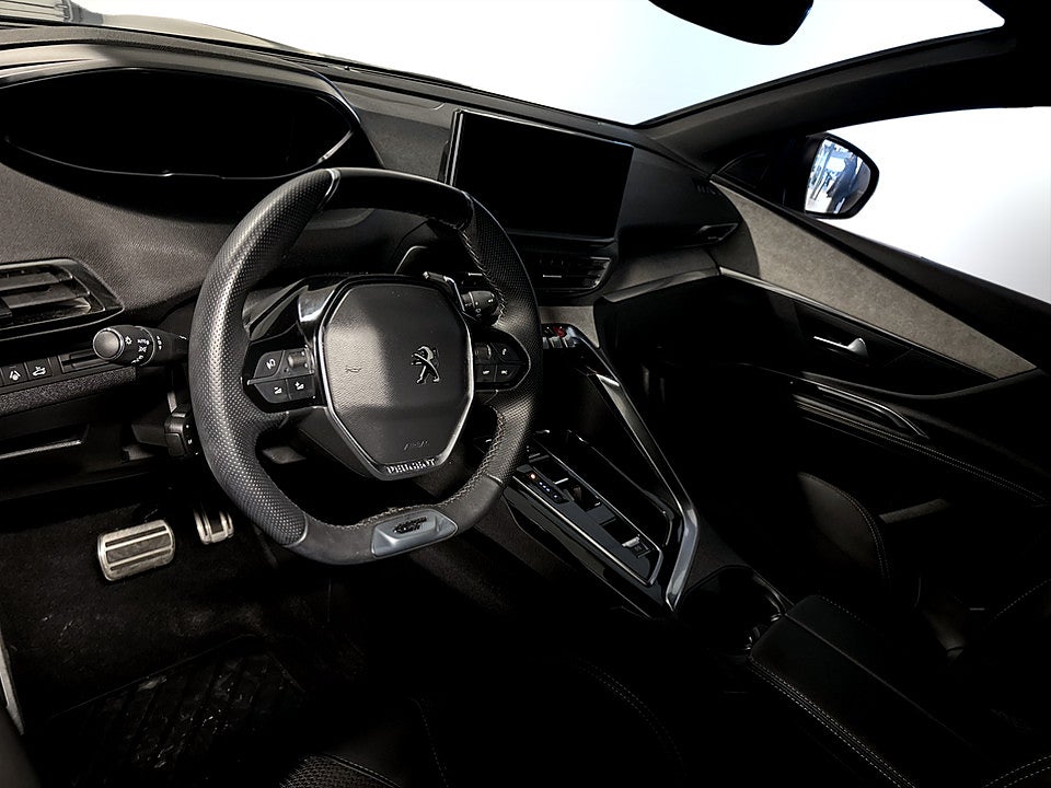 Bild på Peugeot 5008 GT 1.2 PT 130hk Aut 7-SITS B-KAMERA CARPLAY