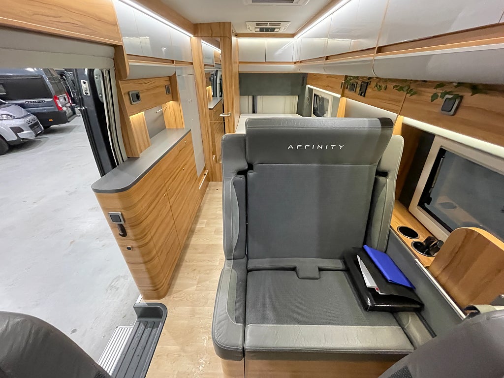 Affinity One 295 /AC bodel/Solcell/Våningssäng/Automat 160hk - Affinity