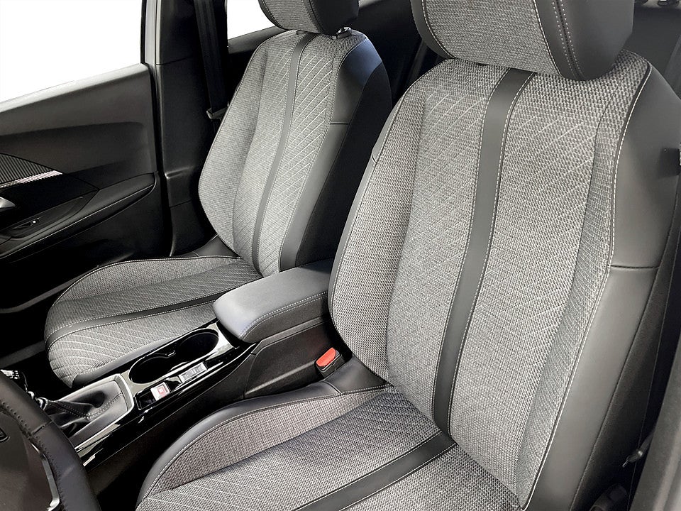 Bild på Peugeot 2008 Limited Edition 1.2 PT 130hk P-SENSORER