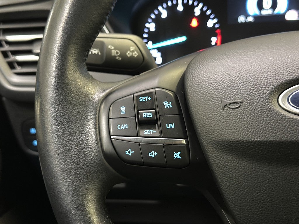 Ford Focus Kombi 1.0 EcoBoost Titanium Plus | HUD | VÄRMARE | DRAG