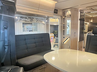 Husbil-halvintegrerad Kabe ROYAL 780 LXL 14 av 31