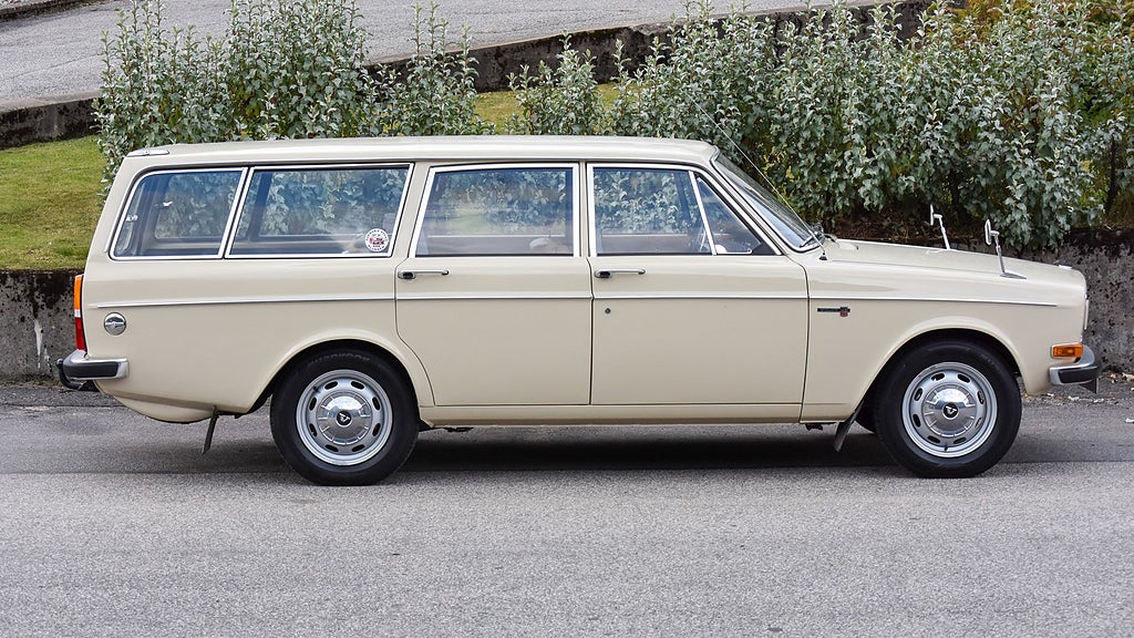 Volvo 145 Sport T28 B18B har renoverats till toppskick. Foto: Bilweb Auctions