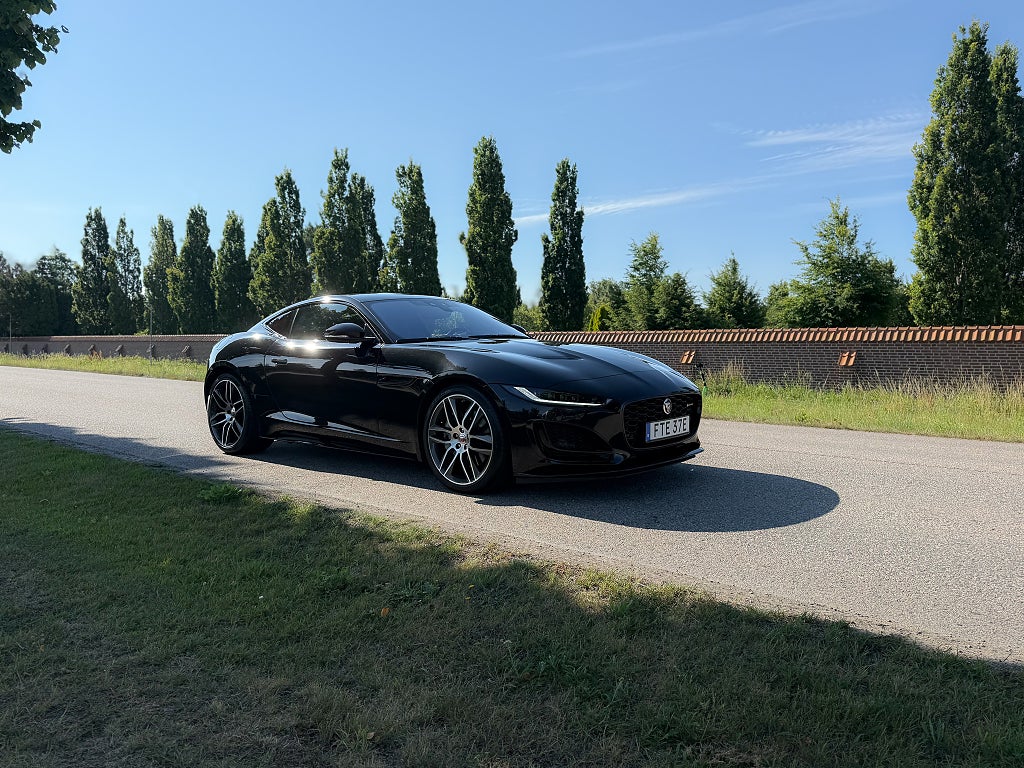 Jaguar F-Type P300 R-Dynamic Black