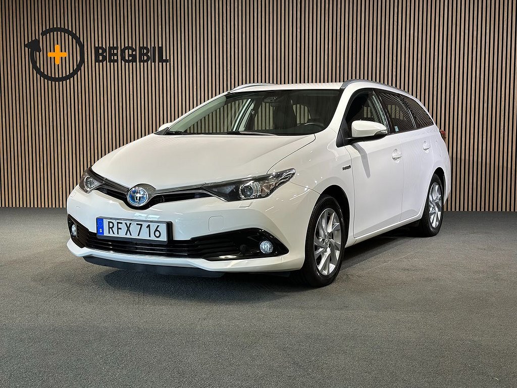 Toyota Auris Touring Sports Hybrid | M-värmare | backkamera I Leasbar I 360kr