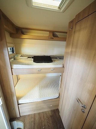 Husbil-halvintegrerad Ci 74 XT 19 av 20