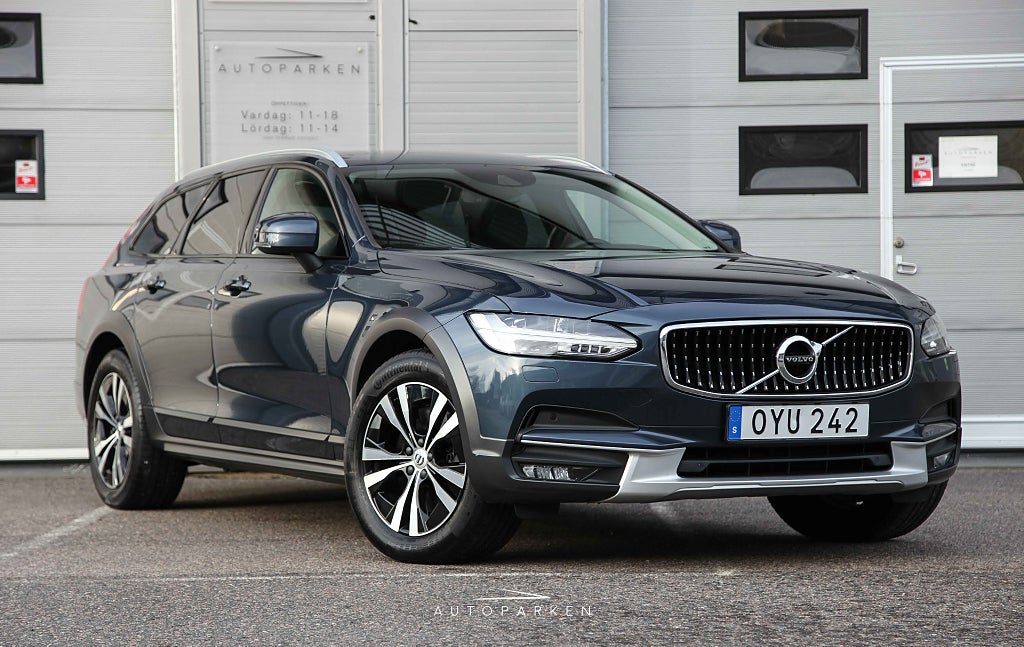 Volvo V90 Cross Country D4 AWD Momentum Advanced III