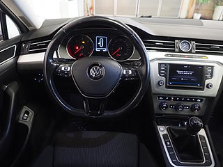Kombi Volkswagen Passat 14 av 24