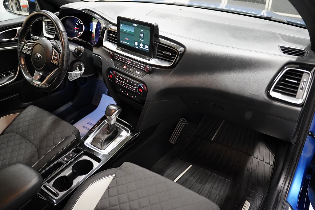 Kia ProCee'd 1.4 T-GDI 140hk GT-Line B-kamera M-värmare Carplay Navi