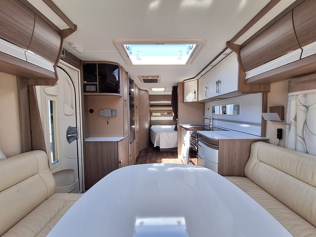 Kabe Royal 600 DXL KS Dubbelbädd, Dusch, Tält, AC