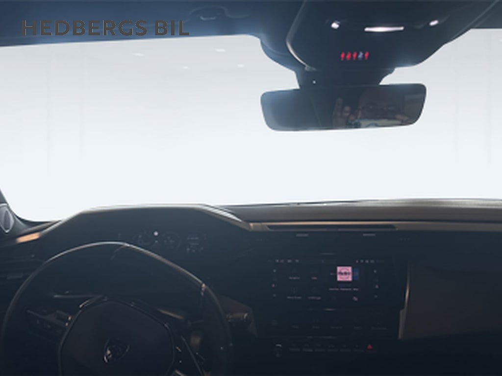 Peugeot 308 GT Plug-In Hybrid 225  thumbnail