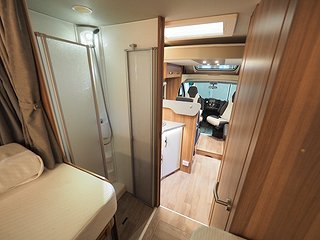 Husbil-halvintegrerad Weinsberg Carasuite 700 ME | 28 av 31