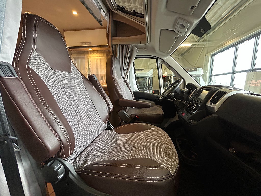 Sunlight Capron T68 / Taksäng /Solcell / Ugn / Utv. dusch  - Sunlight