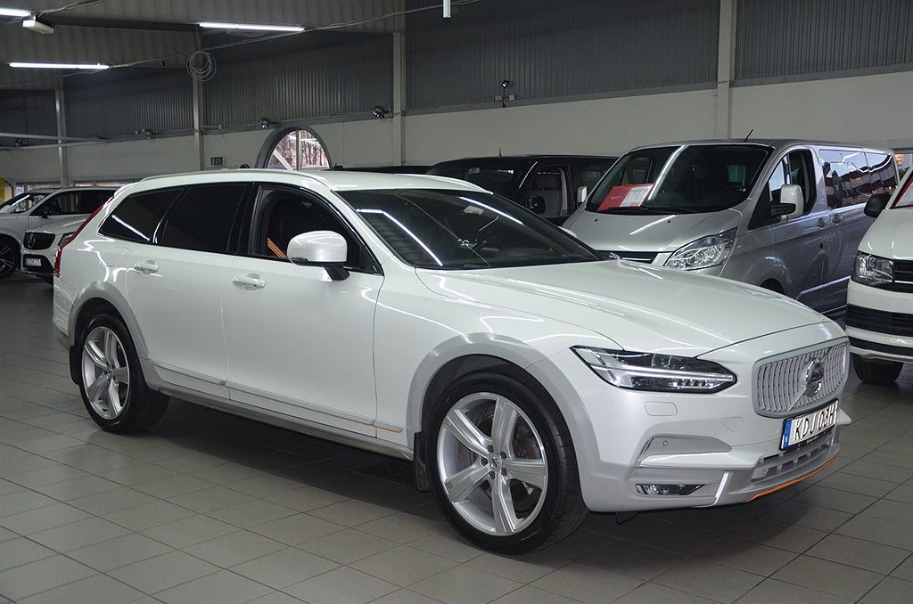 Volvo V90 Cross Country D4 AWD 190hk Ocean Race Pro (SE SPEC)