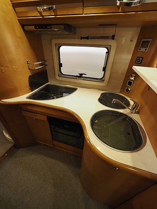 Husbil-integrerad Rapido 10000 11 av 17