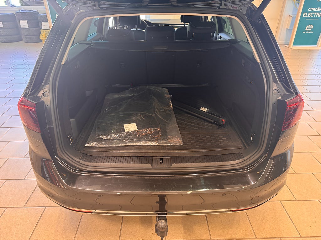 Volkswagen Passat 2022 - miniatyr 7