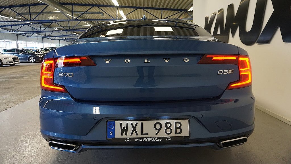 En Volvo S90 från 2020 finns till försäljning via Bytbil. 