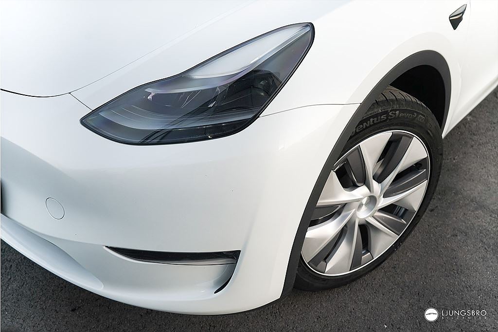 Tesla Model Y Long Range AWD 2024