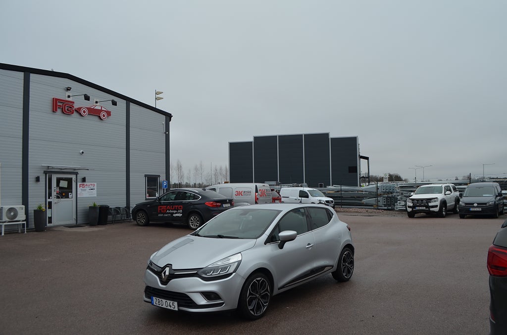 Renault Clio TCe 90 hk Intens Euro 6 M-Värmare Nybesiktigad