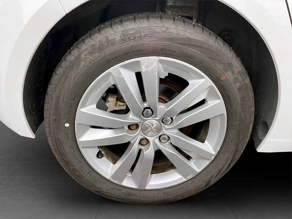 Bild på Peugeot 308 5D Active 1.2 PT 110hk - FARTHÅLLARE, NAVI