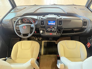 Husbil-integrerad Itineo 740 23 av 24