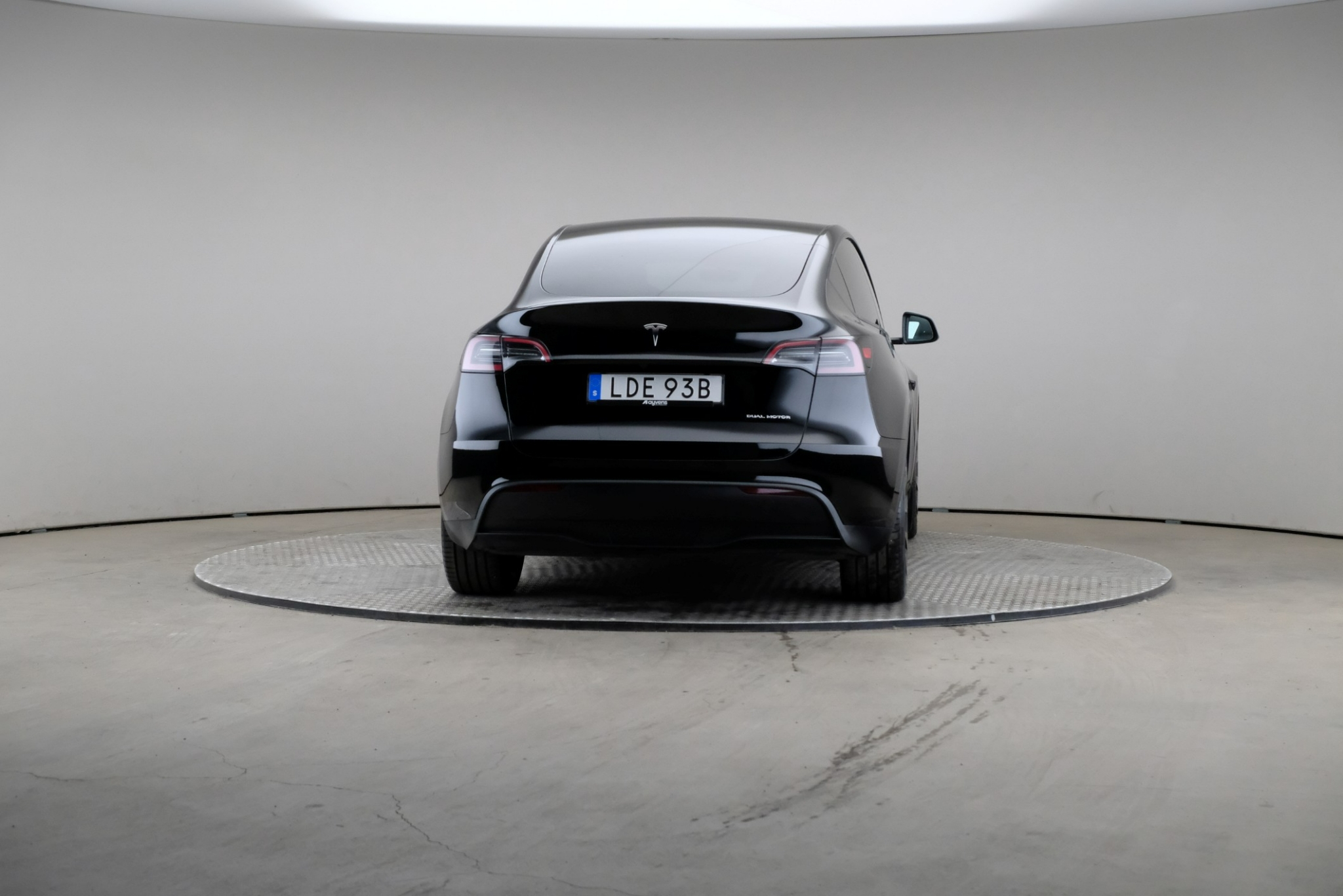 Tesla Model Y Long Range AWD 2023, bild 2/10
