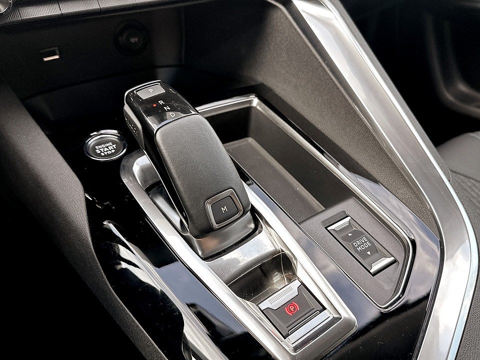 Bild på Peugeot 3008 Allure Pack 1.2 PT 130hk Aut - B-KAMERA, NYSERVAD