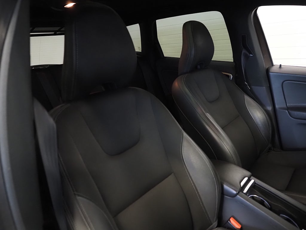 Volvo XC60 D4 AWD 190hk Classic Momentum | Drag | Pano | Kamera | 2017