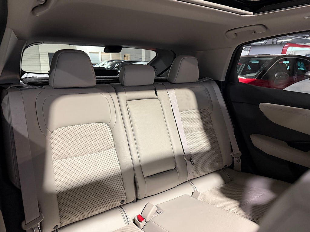 Nissan Ariya Evolve 87kwh 242hk | Drag | Pano | HUS | Kamera |