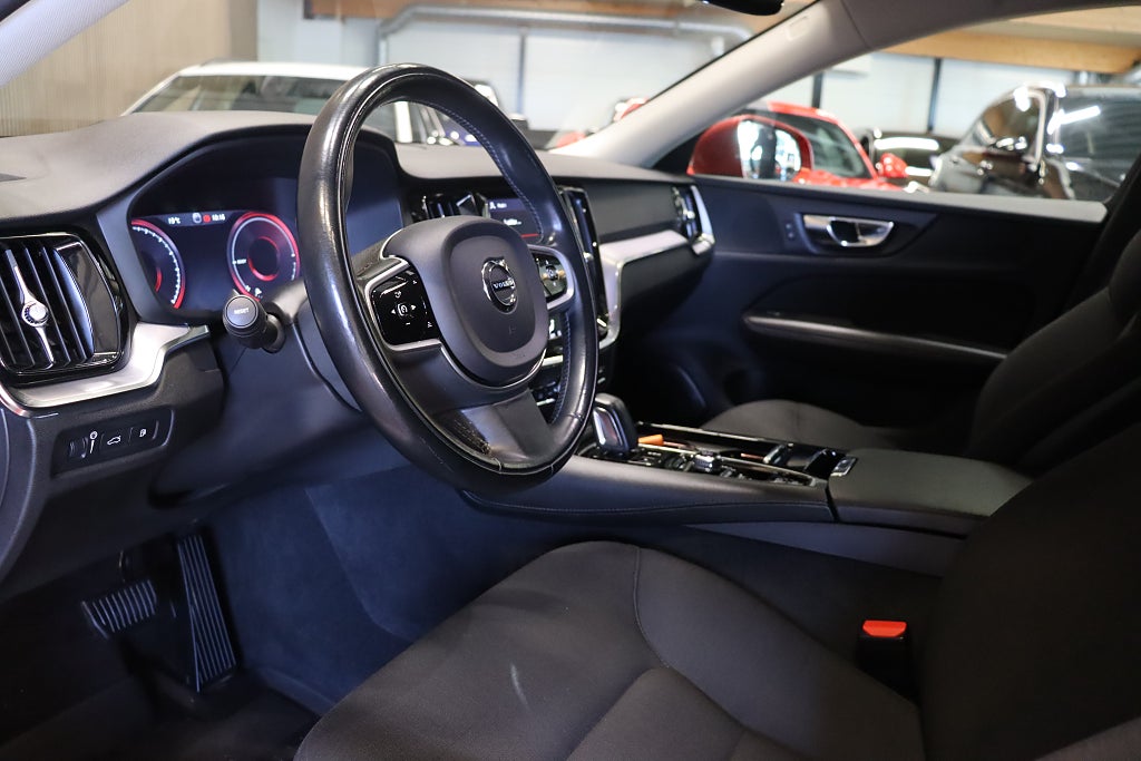 Volvo V60 Recharge T6 AWD Momentum Värmare Drag 340hk