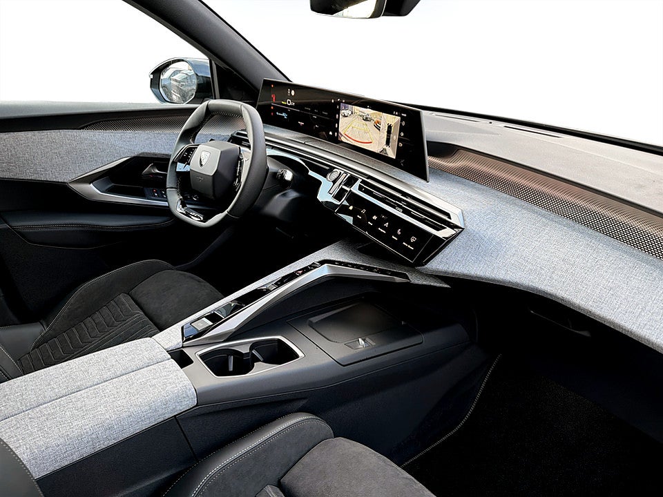 Bild på Peugeot E-3008 4x4 GT Ultimate - DEMO