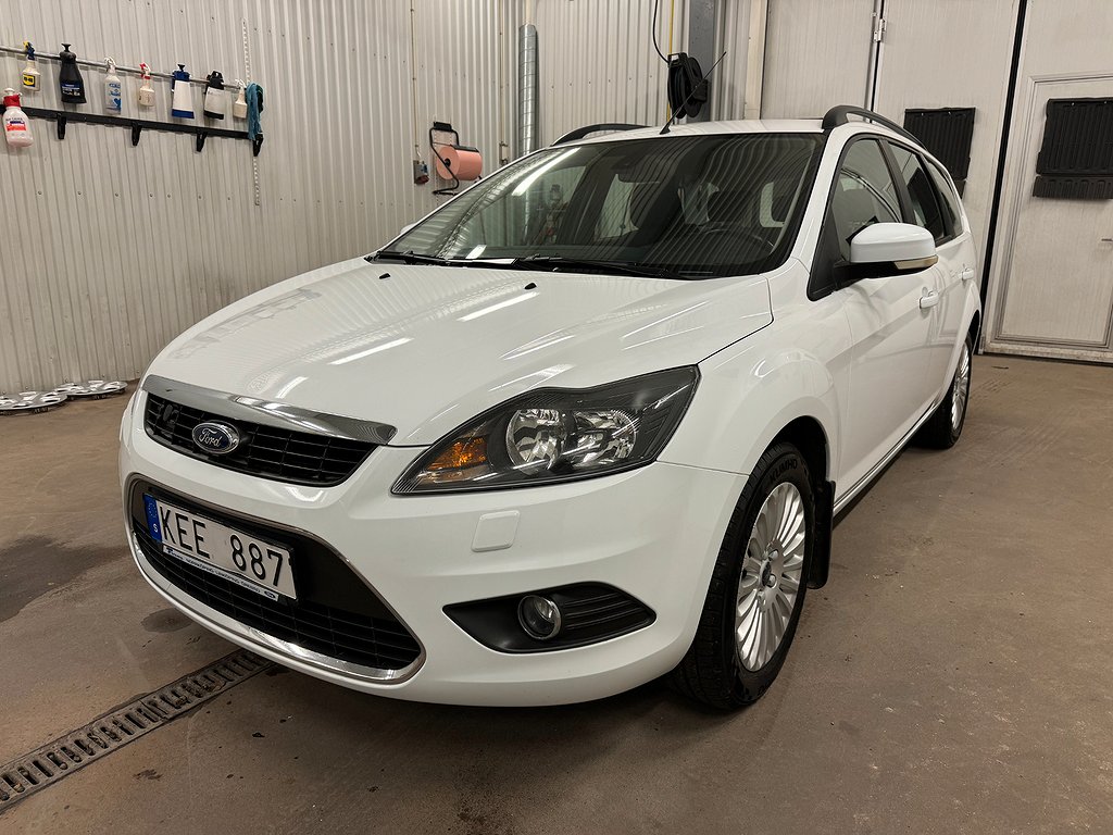 Ford Focus Kombi 1.8F Titanium Dragkrok