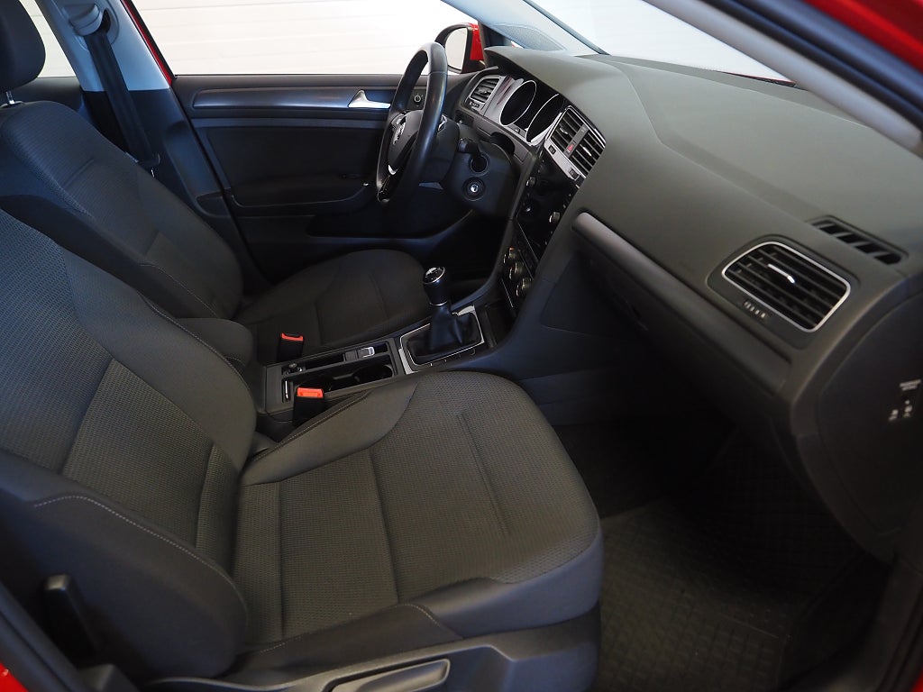 Volkswagen Golf 1.6 TDI 115hk D-Värmare Backkamera Adaptiv Farthållare 2018