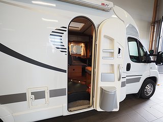 Husbil-halvintegrerad Dethleffs White Edition 5 av 20