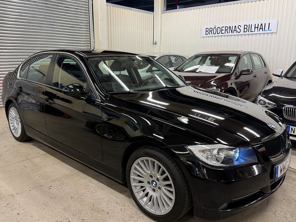 BMW 330i Sedan 258hk/ Dragkrok/ Fullservad/ Sportstolar