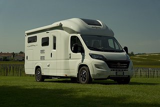 Husbil-halvintegrerad Wingamm Oasi 690 TWINS 140HK Aut 1 av 12