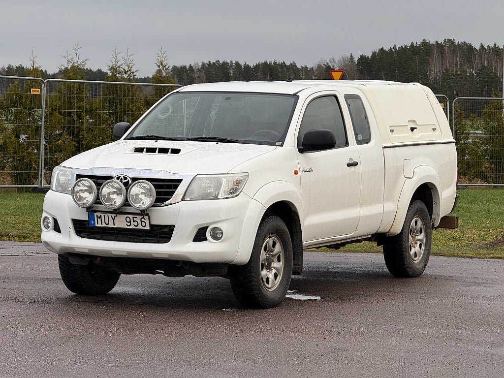 Toyota Hilux Extra Cab 2.5 4x4/kåpa/Momsbil/D-Värmare