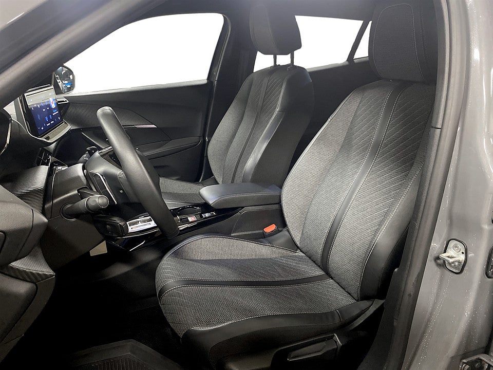 Bild på Peugeot 2008 Allure 1.2 PT 130hk Aut BACKKAMERA CARPLAY