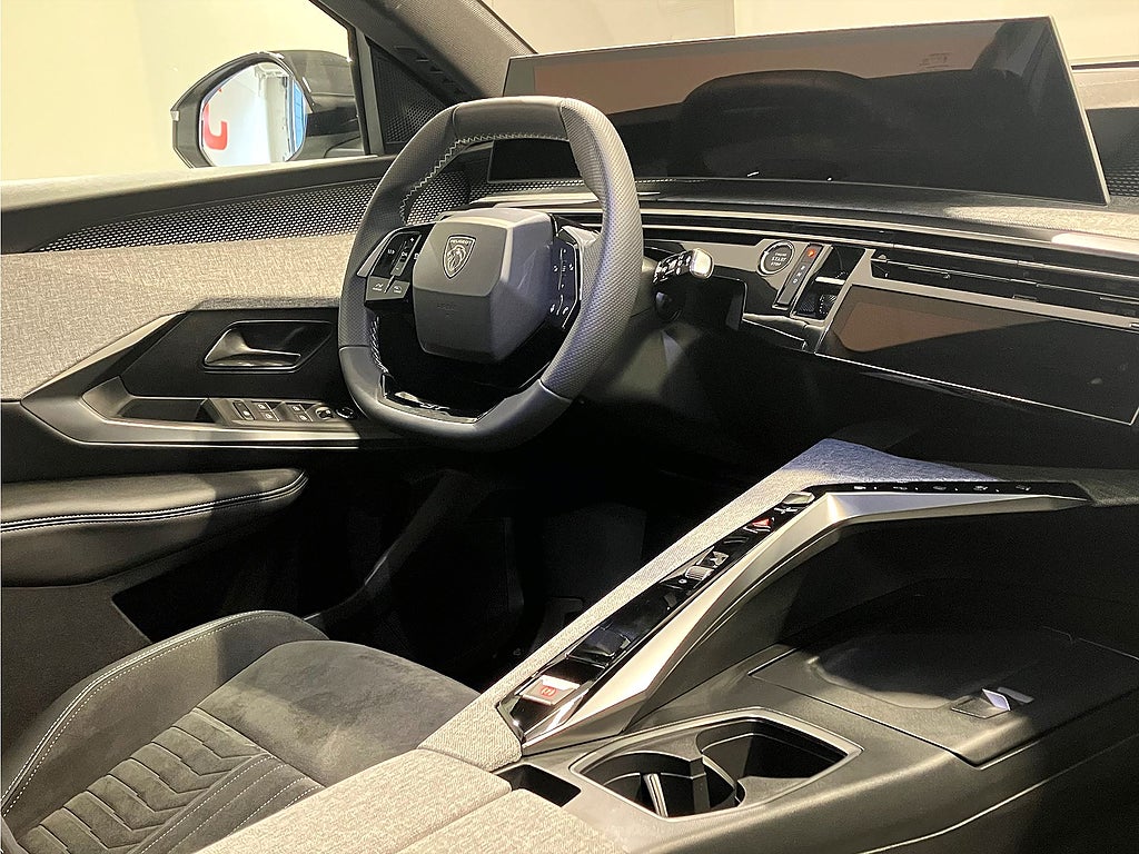 Bild på Peugeot E-5008 GT+ - DEMO