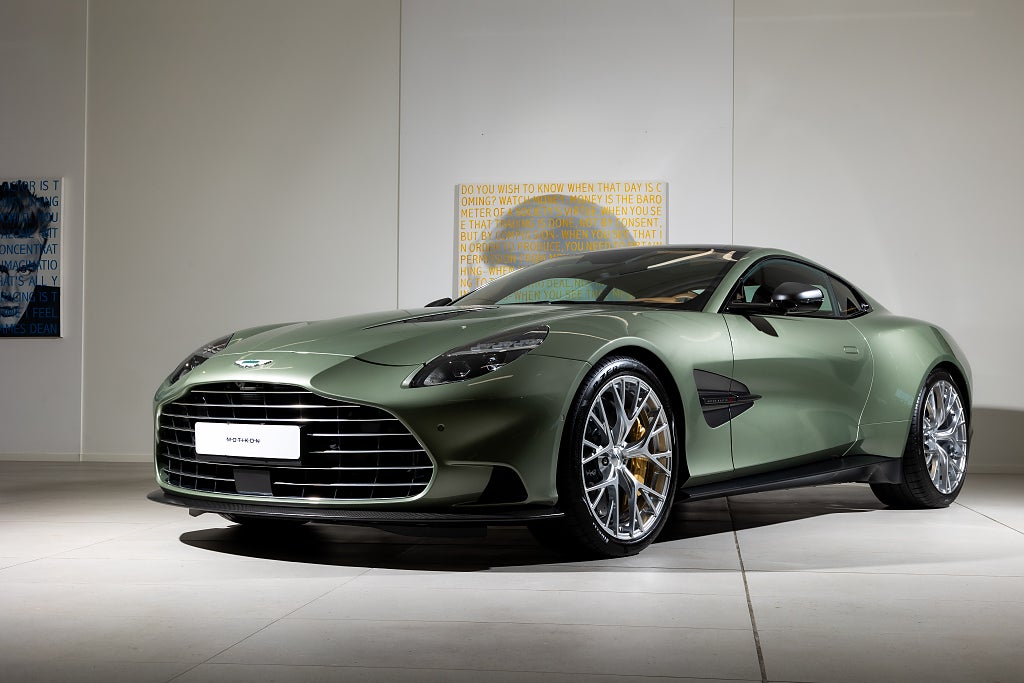 Aston Martin Vanquish 