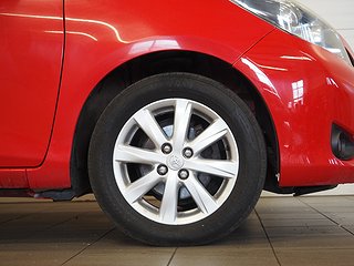Halvkombi Toyota Yaris 8 av 20