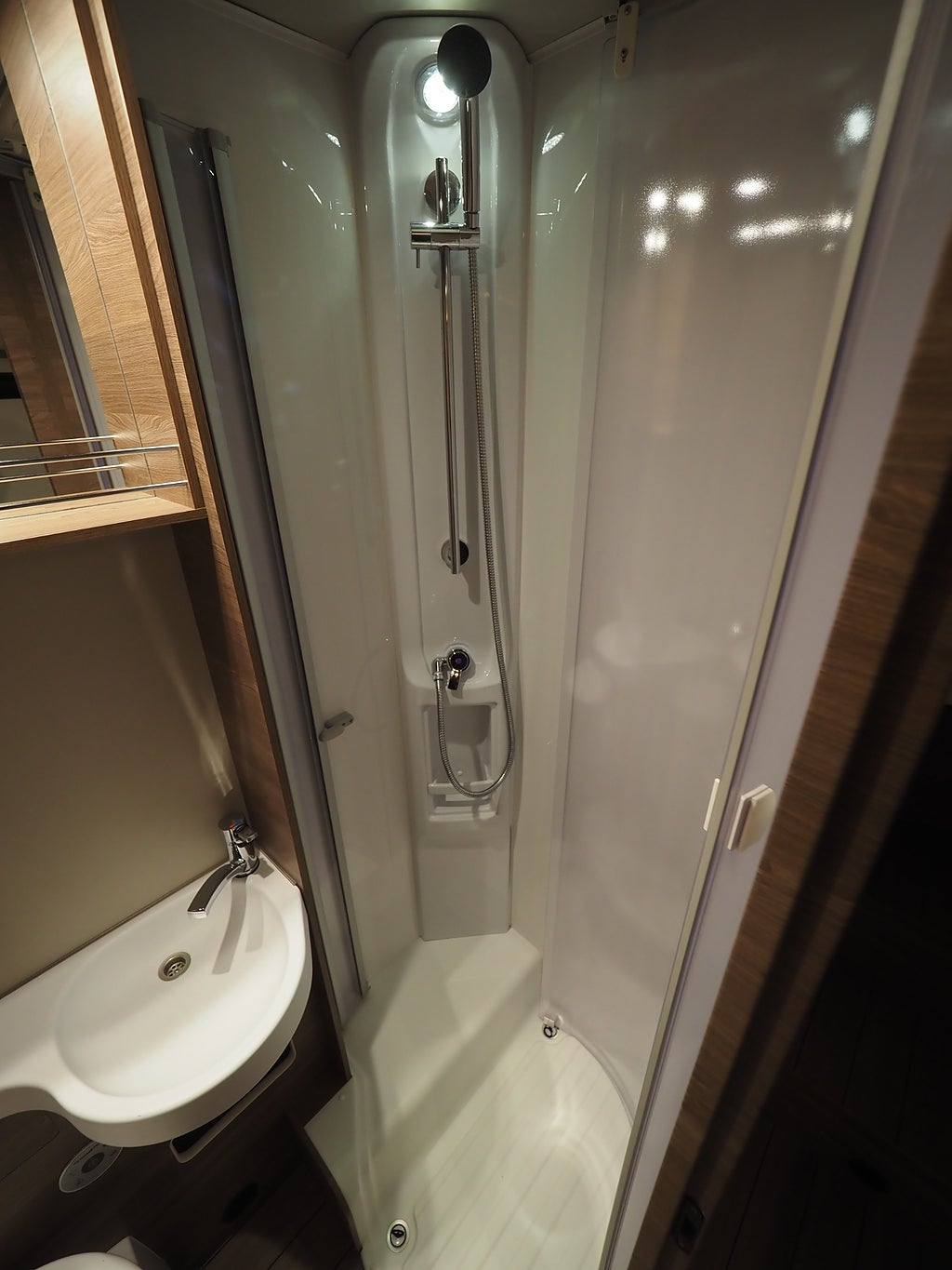 Knaus Live Wave 700 MEG Dragkrok AC Solcell Aut