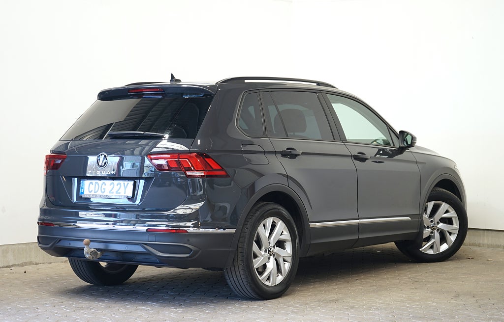 Volkswagen Tiguan 1.5 TSI Base Värmare Carplay Dragkrok 150hk 4.99% Ränta
