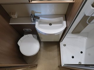 Husbil-halvintegrerad Bürstner Lyseo Harmony Line 26 av 36