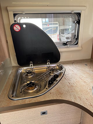 Husbil-halvintegrerad Mc Louis  MC4 75 8 av 21