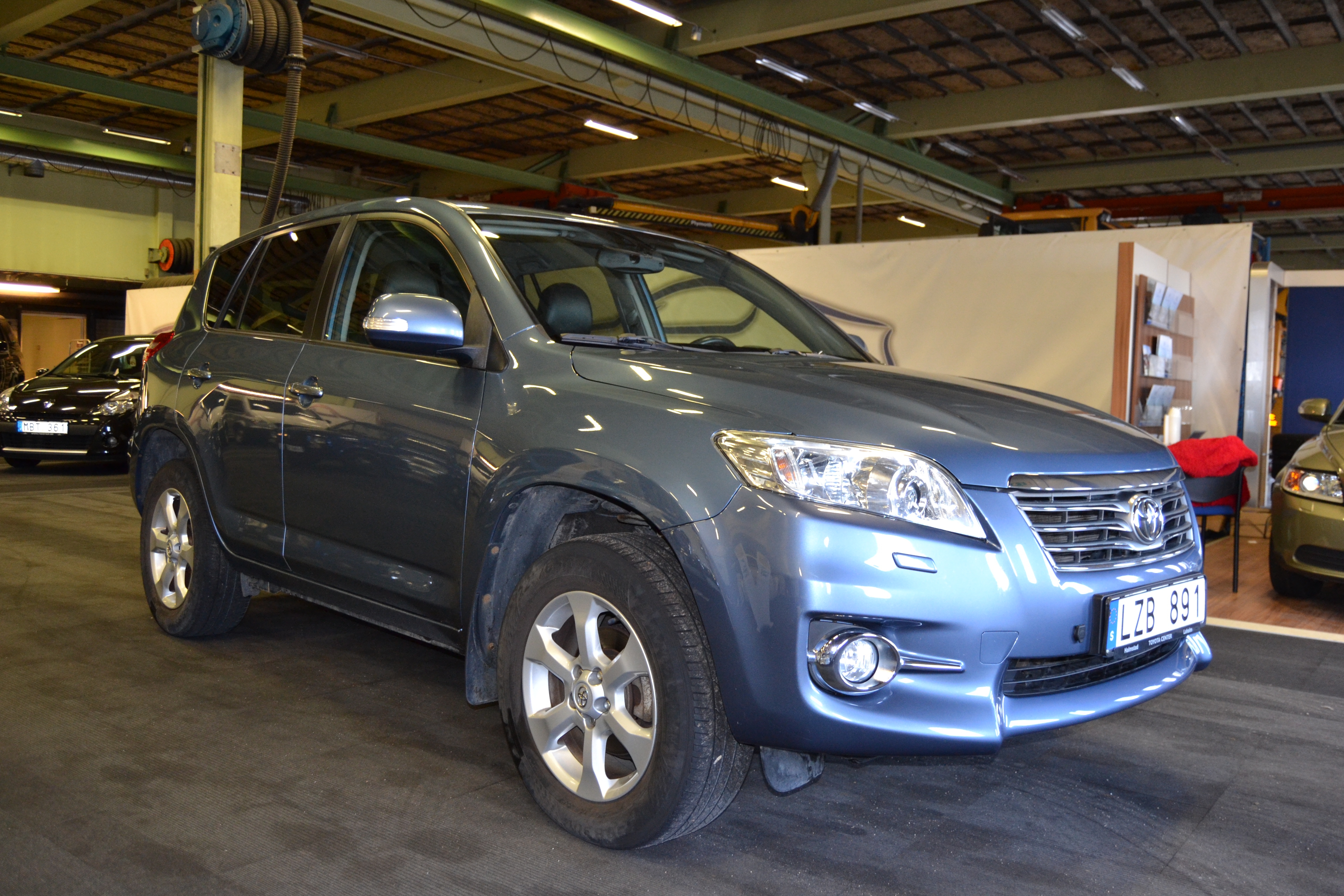 Toyota RAV4 2.0 VVT-i 4x4 158hk 2011, bild 2/40