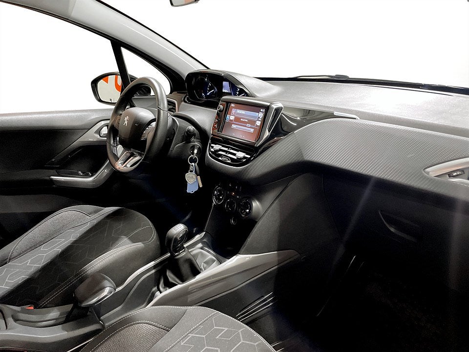 Bild på Peugeot 2008 Active 1.2 PT 82hk - FARTHÅLLARE,P-SENSOR BAK